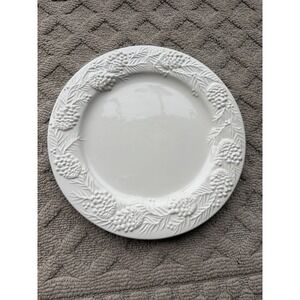 Sonoma Home‎ Goods Embossed PINECONE WHITE Dinner Plate